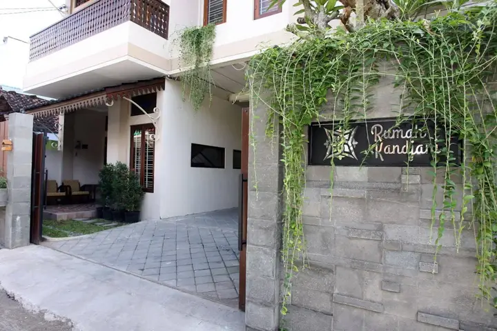 Депок: RedDoorz Plus @ Rumah Kandjani