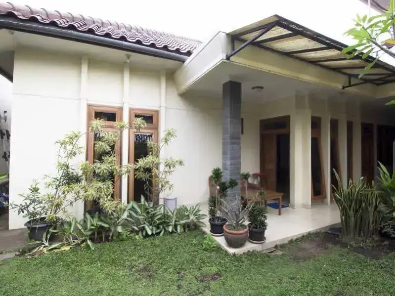 Бандунг: RedDoorz @ Gegerkalong Hilir