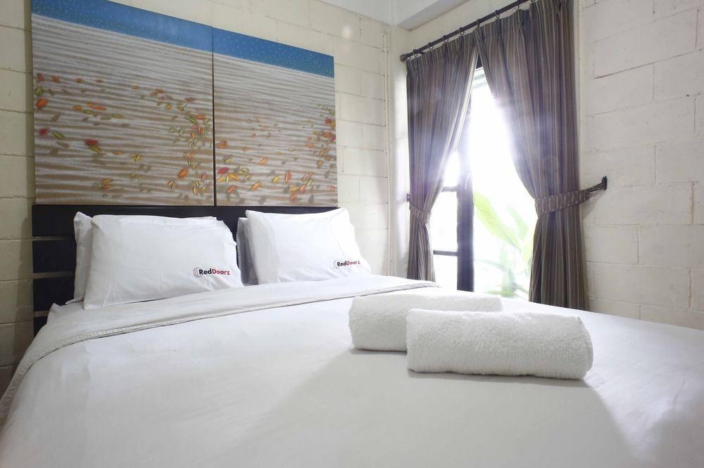 Южный Тангеранг: RedDoorz Near Teras Kota