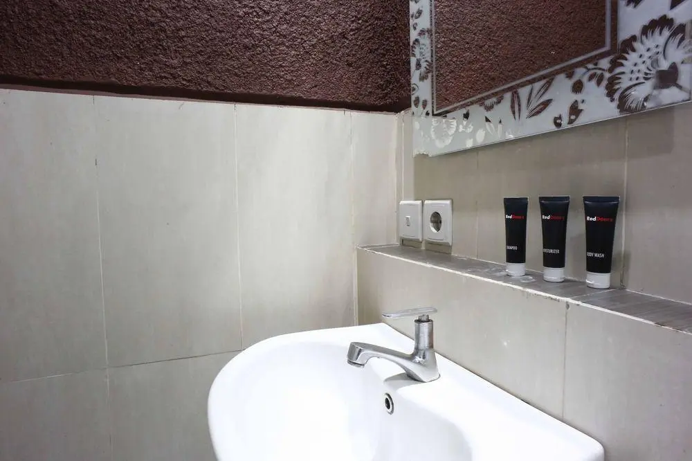 Южный Тангеранг: RedDoorz Near Teras Kota