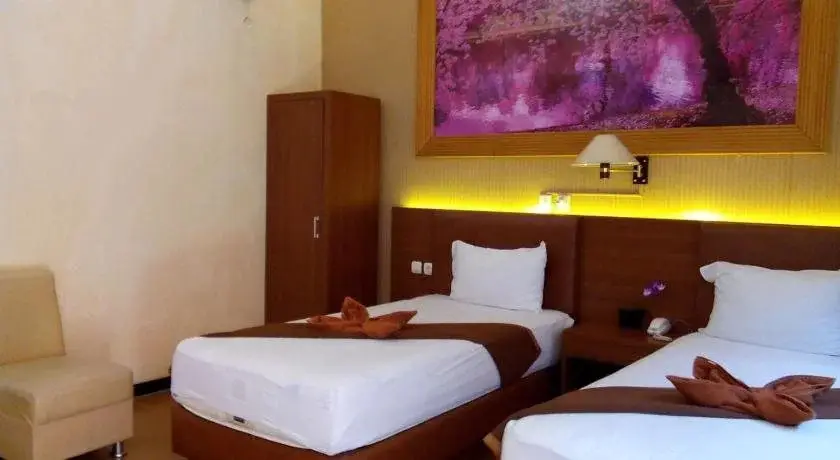 Пати: Hotel Kencana Pati