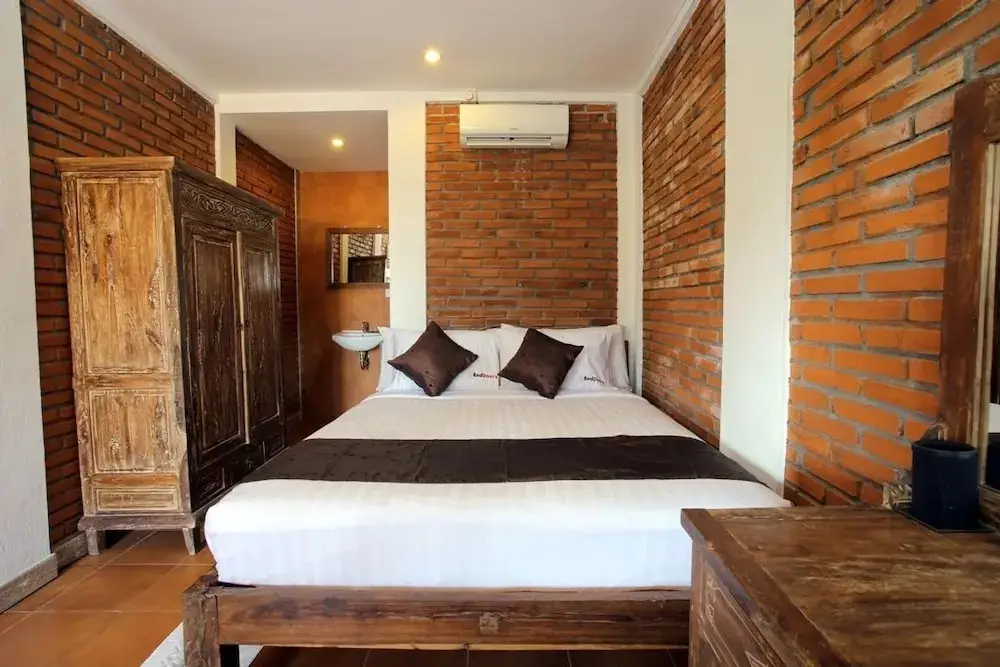 Керобокан: RedDoorz near Raya Semer