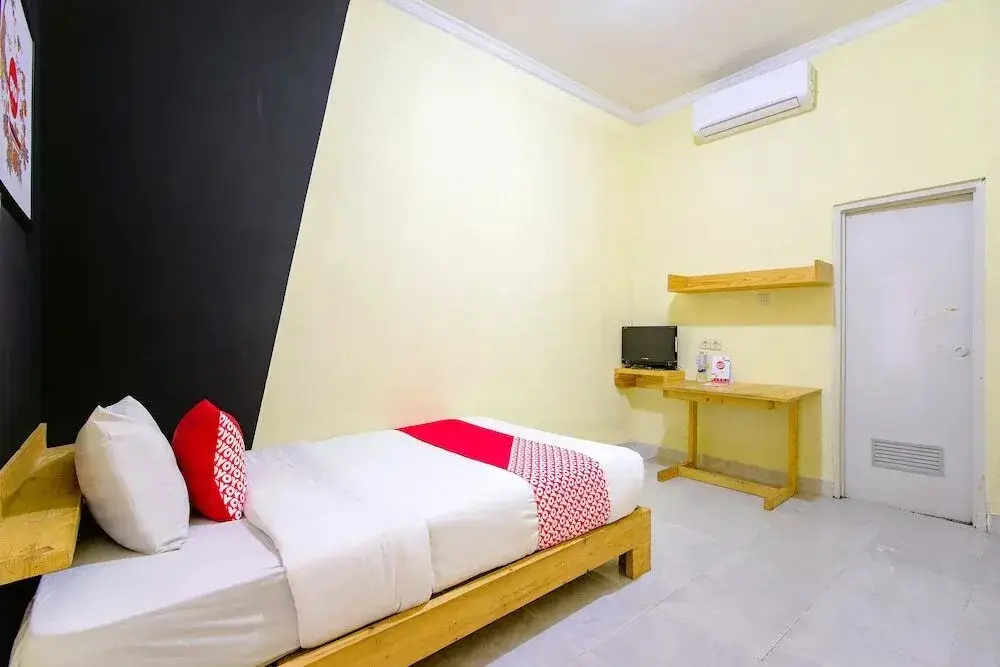 Депок: RedDoorz near Amikom Yogyakarta 3