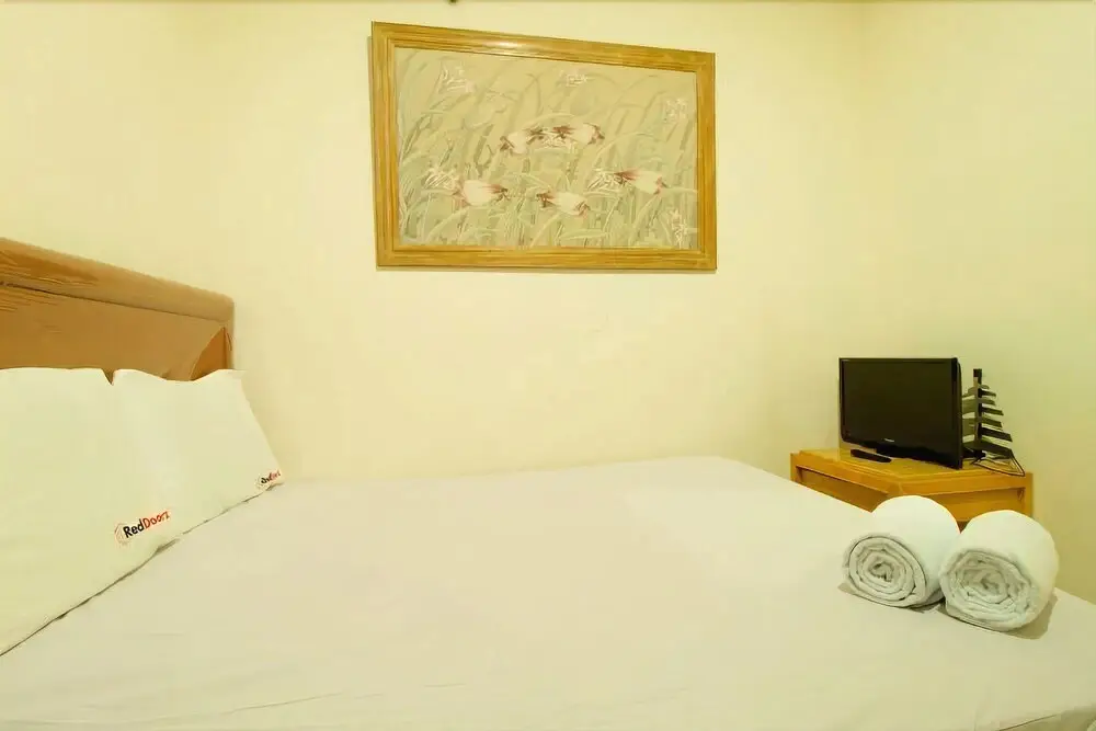 Джакарта: RedDoorz near Taman Puring
