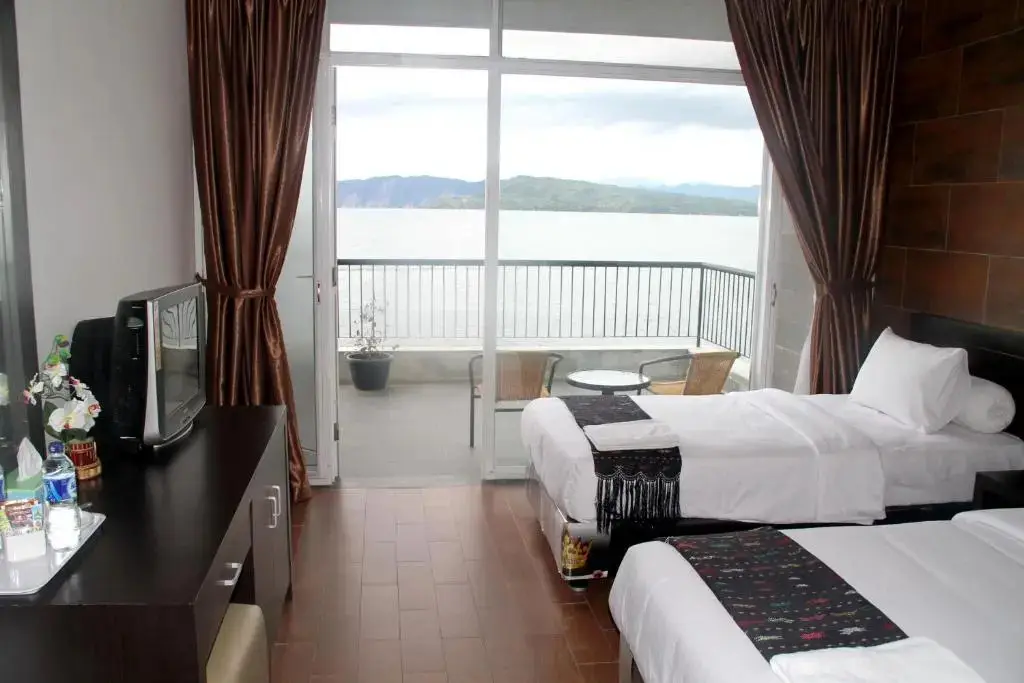 Озеро Тоба: Tiara Bunga Hotel & Villa
