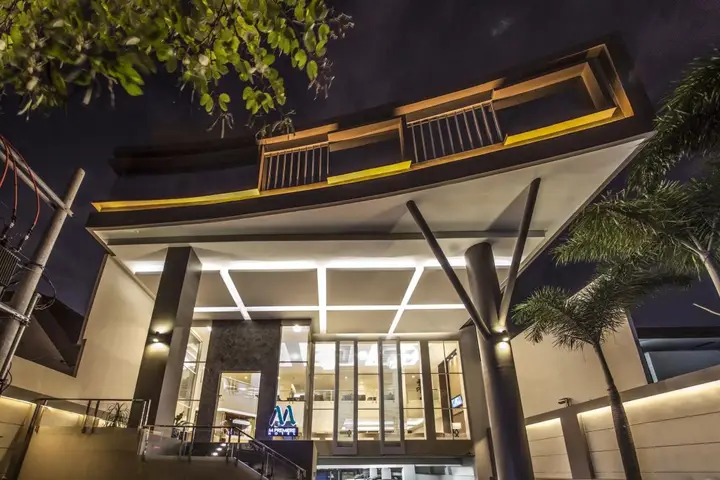 Бандунг: M Premiere Hotel