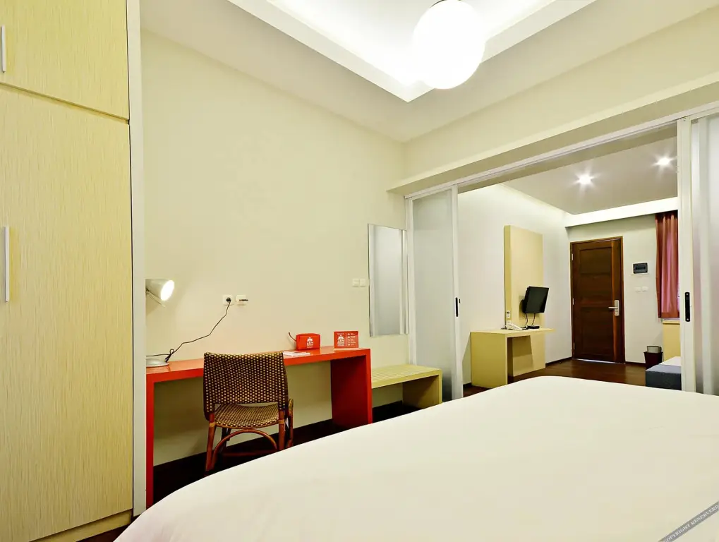 Джакарта: ZEN Premium Kemang Pejaten