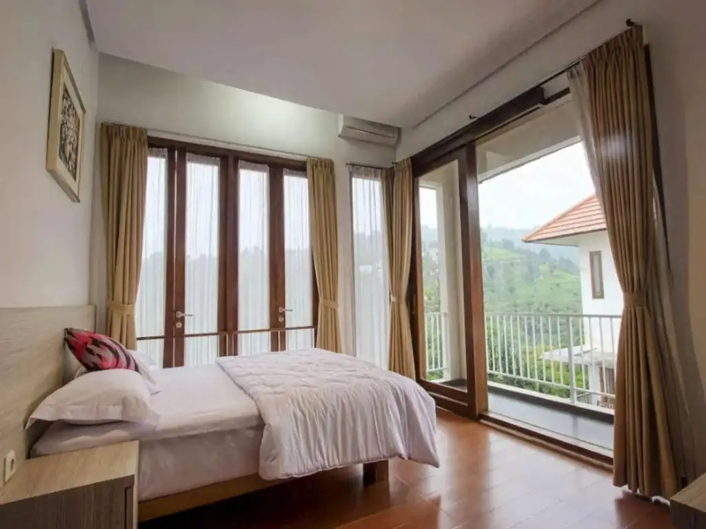 Бандунг: Villa Kencana Syariah, 6 Bed KingSize, View Gunung