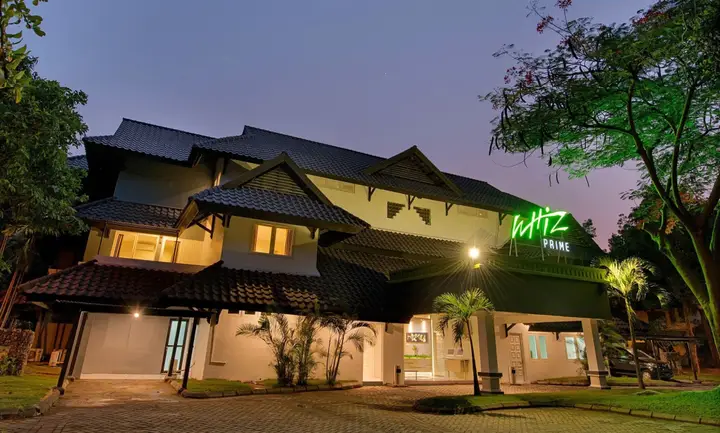 Сурабая: Whiz Prime Hotel Darmo Harapan Surabaya