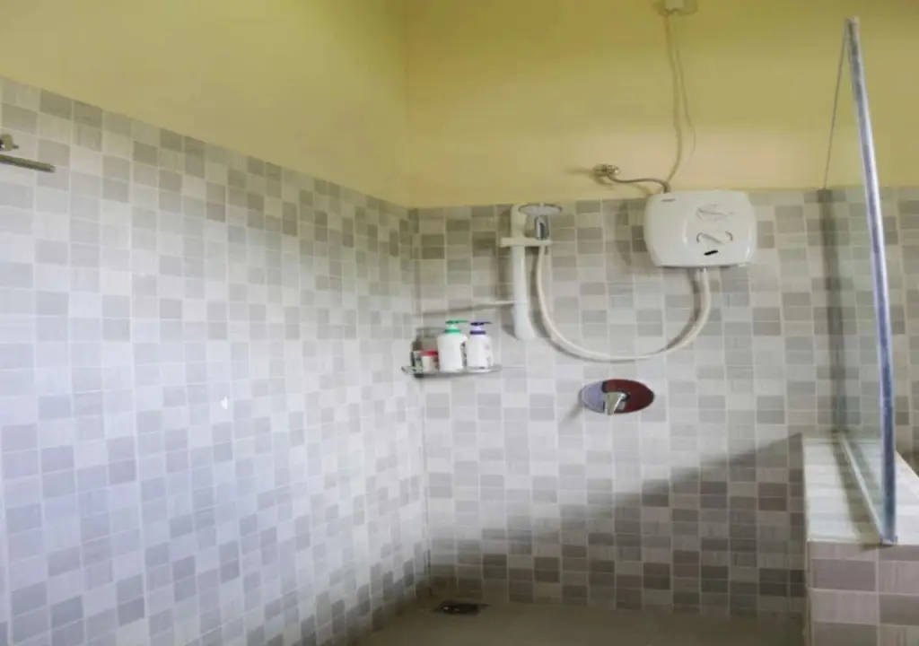 Матарам: Whiterose Guesthouse