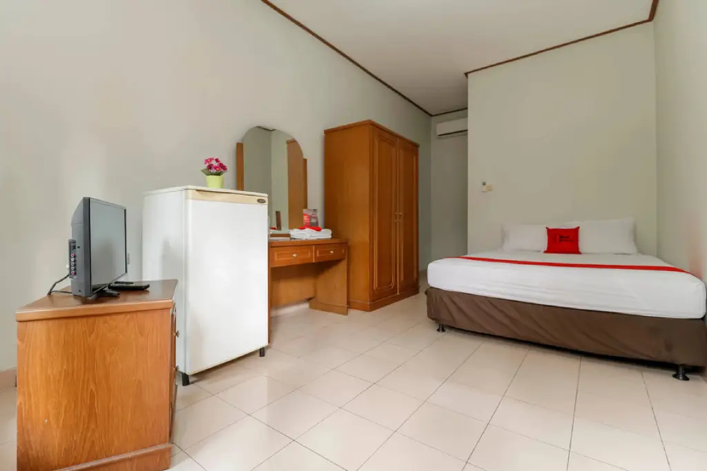 Джакарта: RedDoorz Plus @ Karet Pedurenan 3