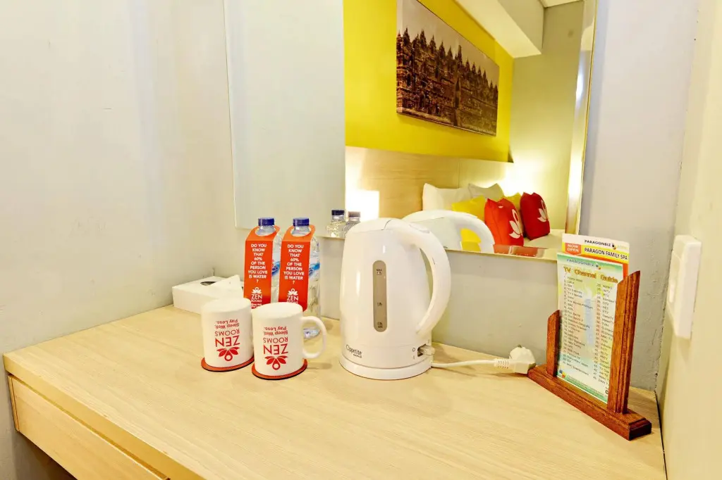 Куруг: ZEN Rooms Tangerang Binong