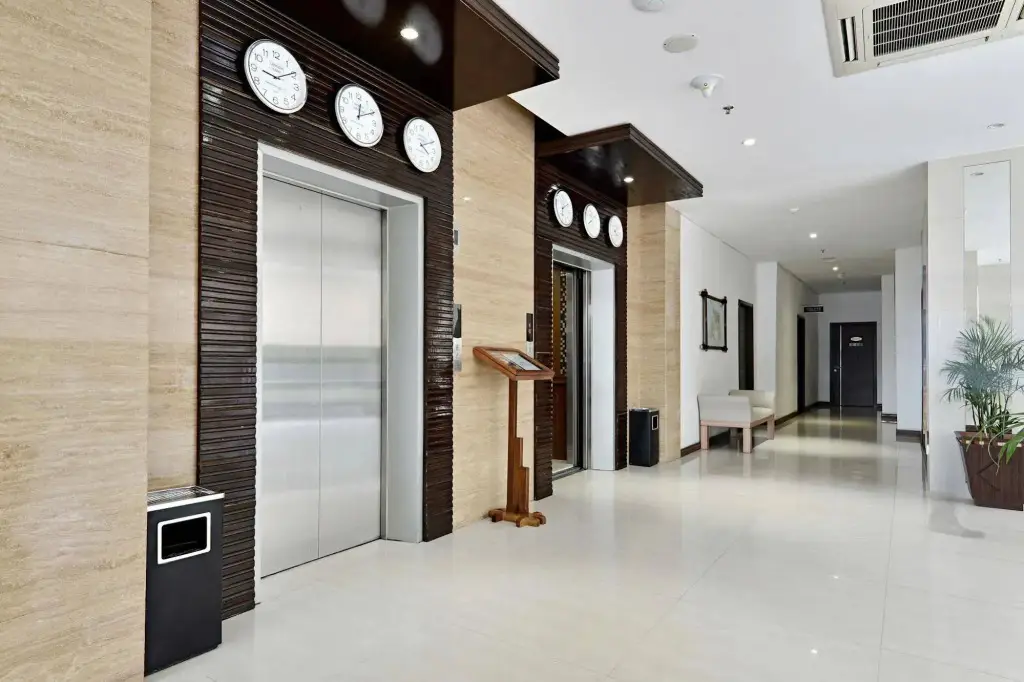Куруг: ZEN Rooms Tangerang Binong
