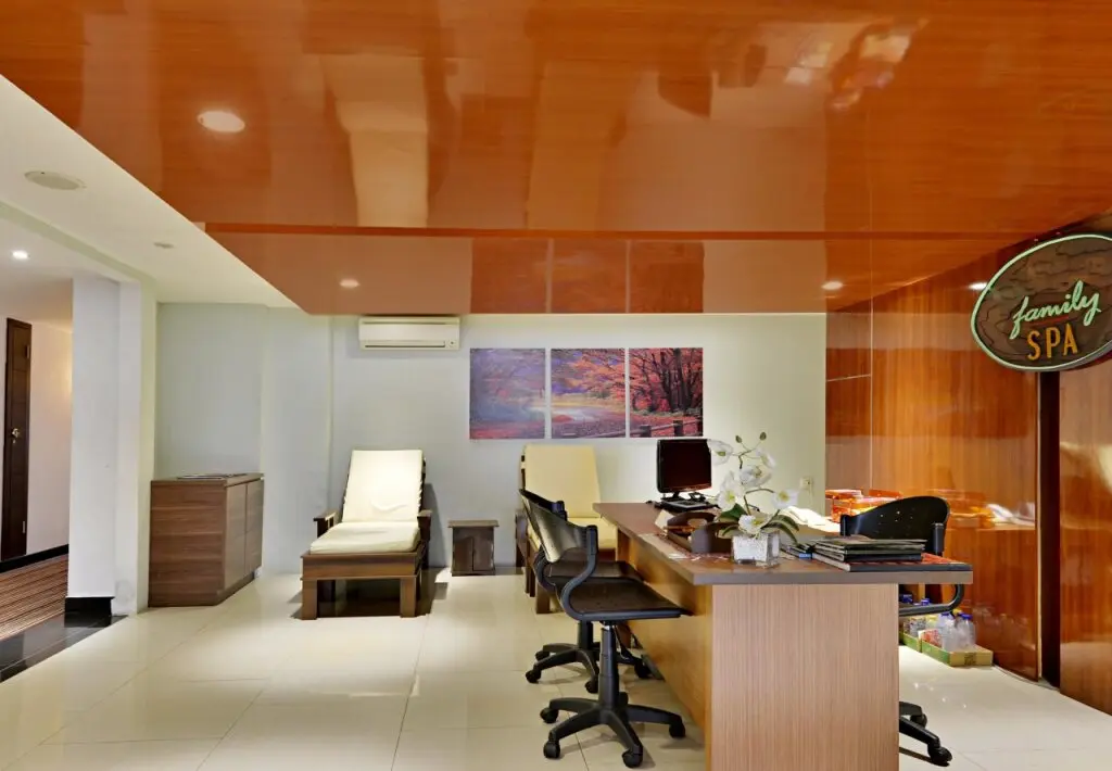 Куруг: ZEN Rooms Tangerang Binong