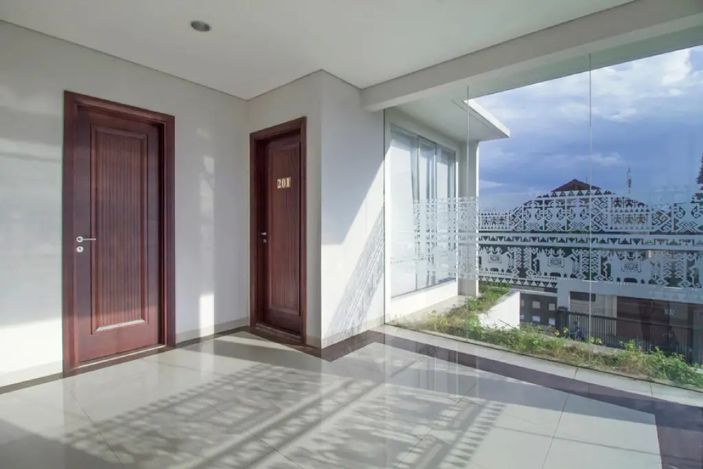 Джакарта: RedDoorz Plus @ Kelapa Dua Kebon Jeruk