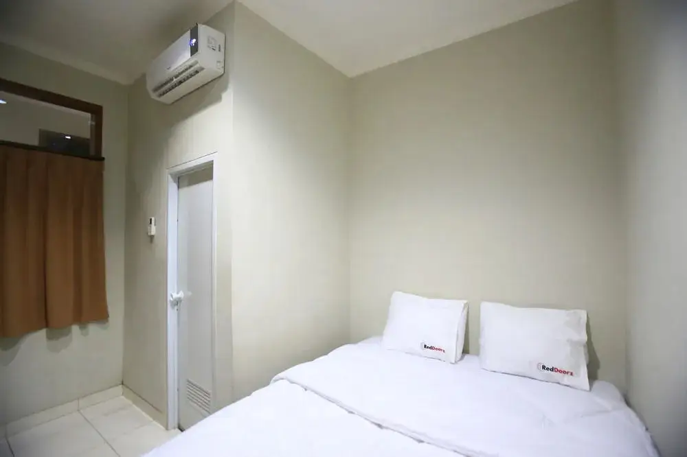 Джакарта: RedDoorz @ Karet Pedurenan 2