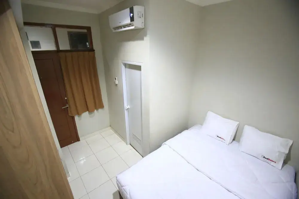 Джакарта: RedDoorz @ Karet Pedurenan 2