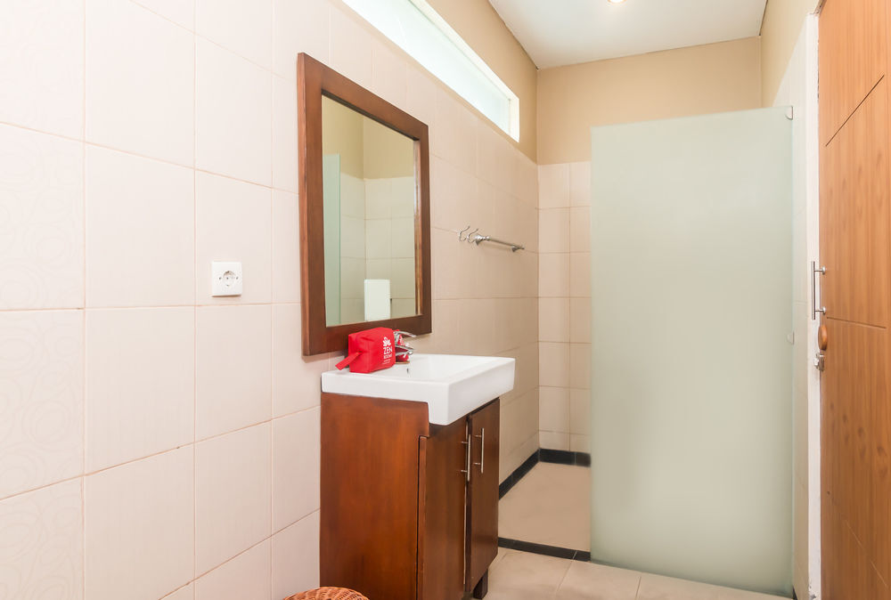 Кута: ZEN Rooms Legian Nakula Srikandi