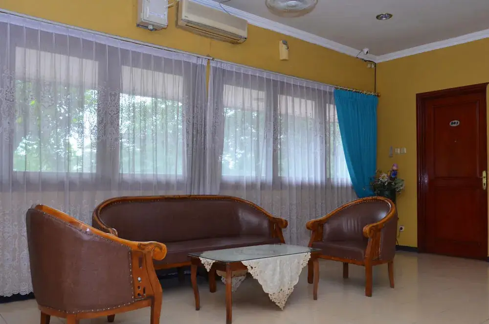 Сурабая: Zen Rooms Kalibokor