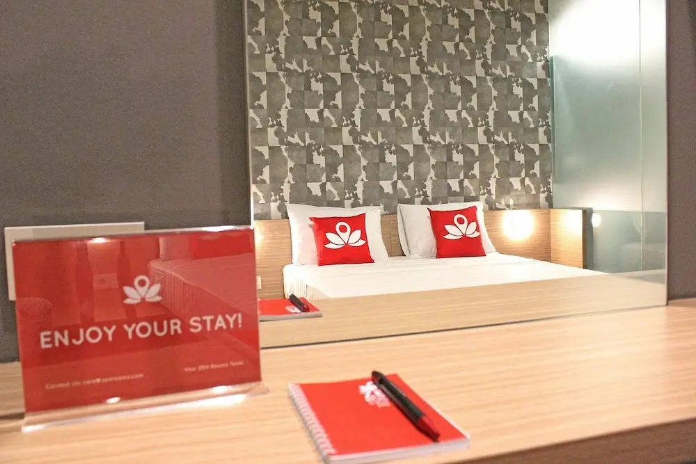 Джакарта: ZEN Premium Sampoerna Strategic Square