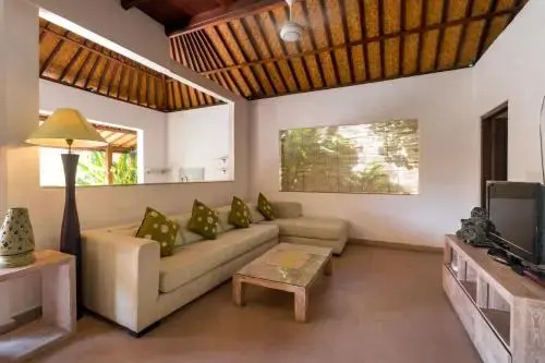 Кута: bunga one seminyak