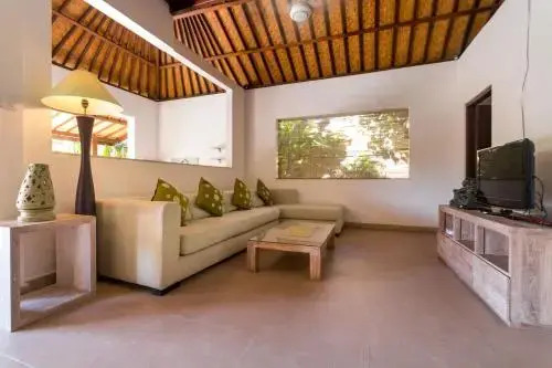 Кута: bunga one seminyak