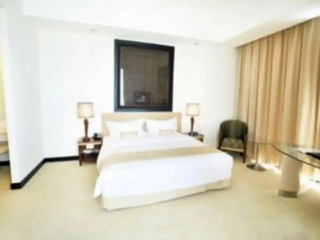 Манадо: Sintesa Peninsula Hotel Manado