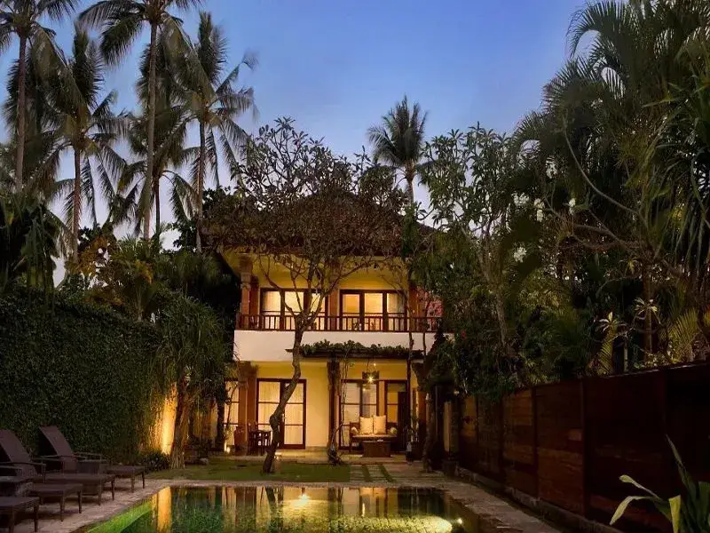 Кута: Beachfront Suites Bali
