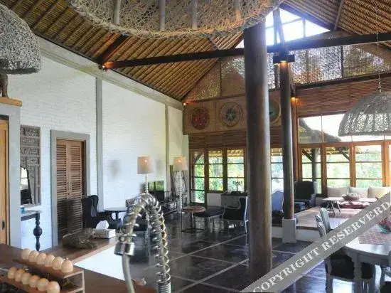 Тегаллаланг: Villa Constance