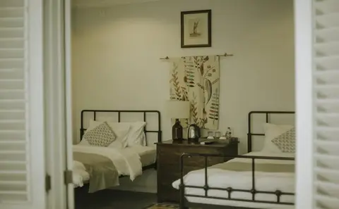 Brown Feather Hotel — фото 1