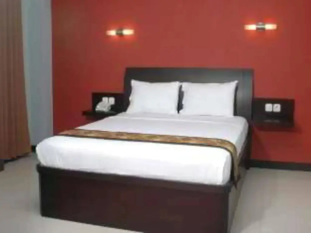 Тегал: Riez Palace Hotel