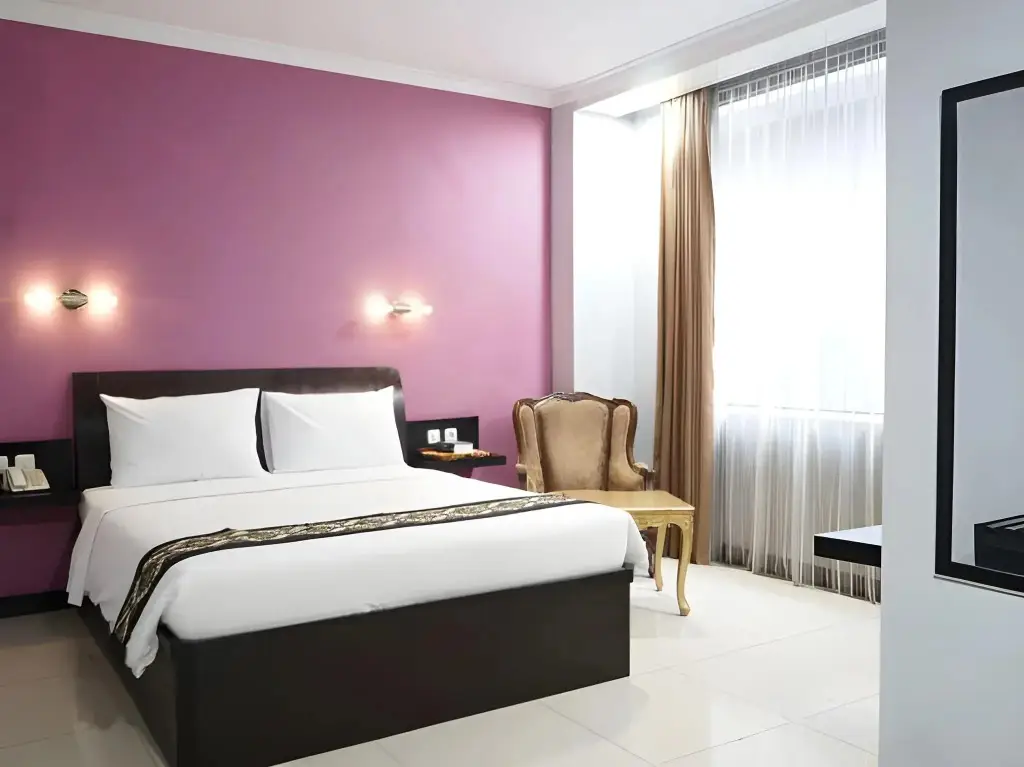 Тегал: Riez Palace Hotel