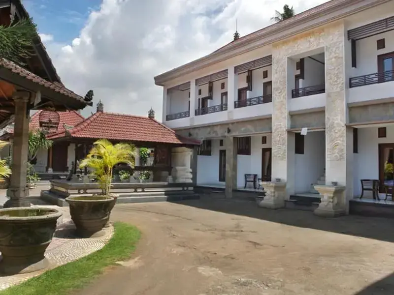 Puri Jayaraja Guest House — фото 1
