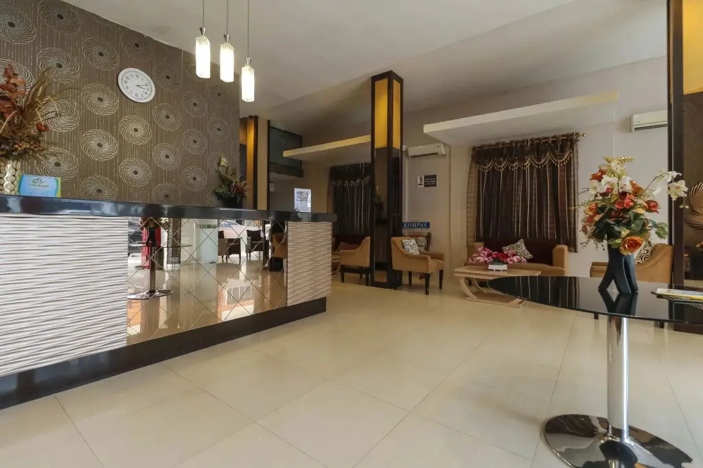 RedDoorz Plus @ Grand Populer Hotel — фото 1