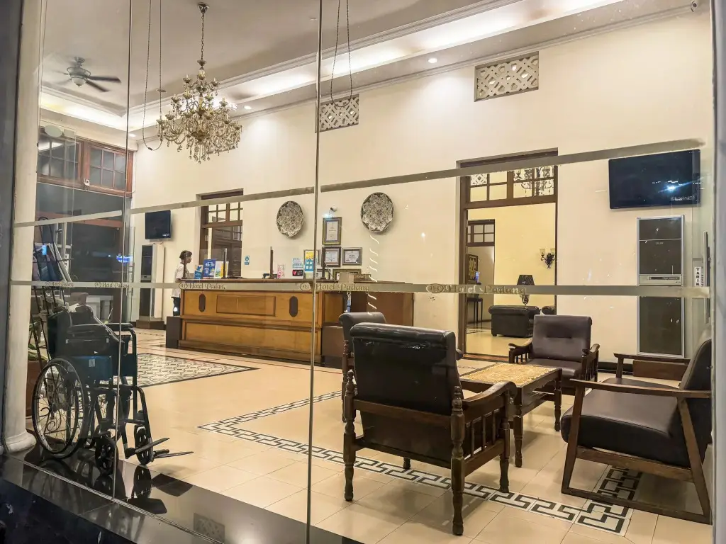 Паданг: Hotel Padang