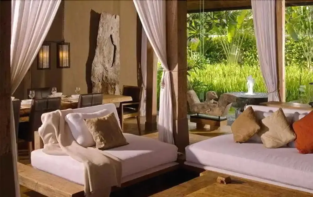 Пекату: Khayangan Estate