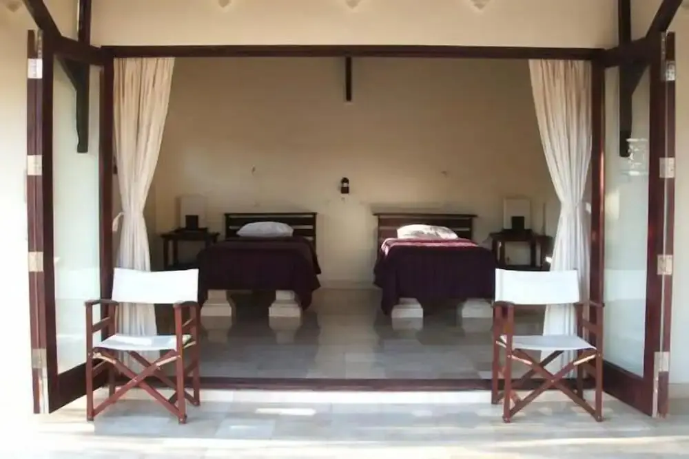 Гили Траванган: Baruna Villas