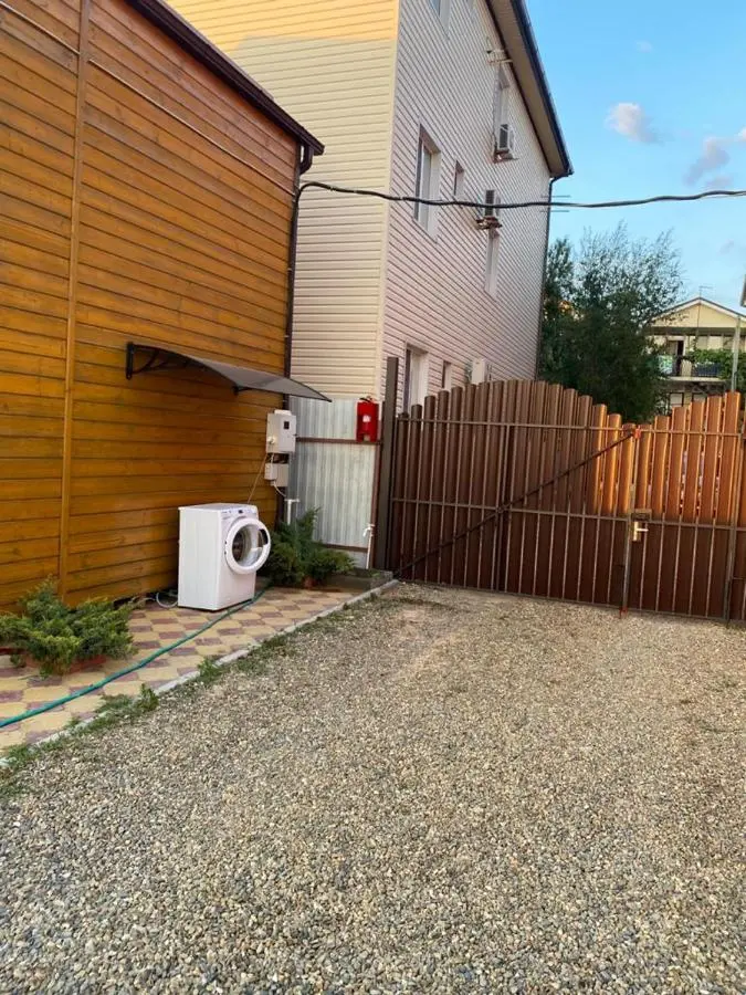 Голубицкая: Domik na Novozapadnoi 39