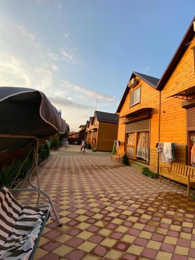 Голубицкая: Domik na Novozapadnoi 39