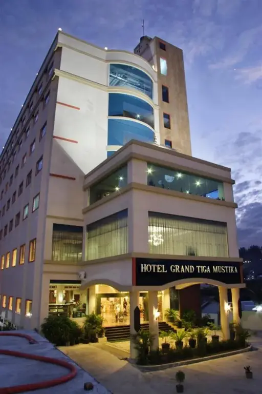 Hotel Grand Tiga Mustika — фото 1