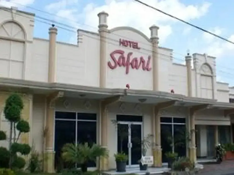 Джембер: Hotel Safari