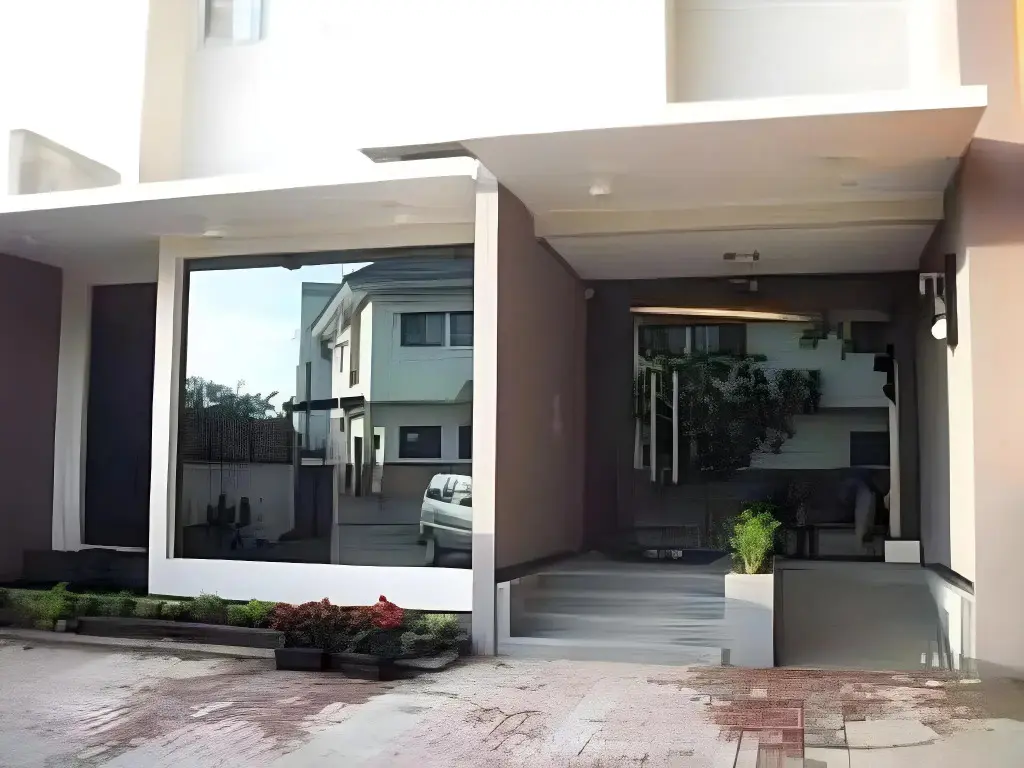Куруг: Tirta Mansion Premier