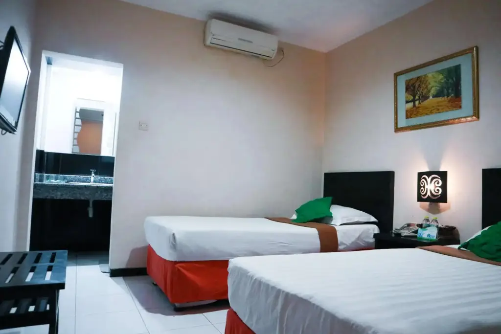 Маланг: Helios Hotel