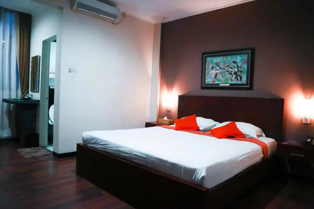 Маланг: Helios Hotel