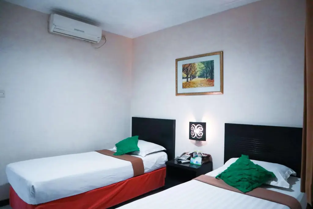 Маланг: Helios Hotel
