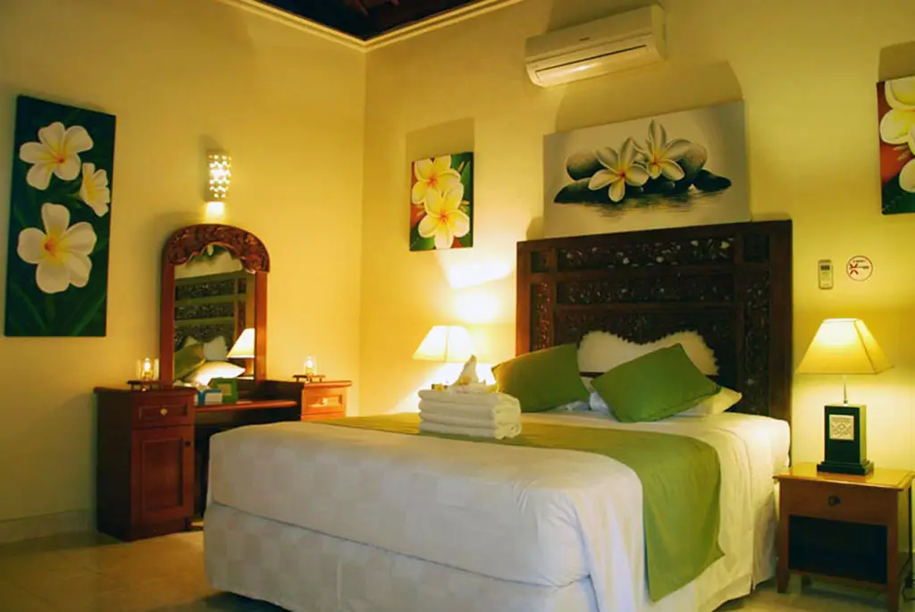 Тембок: Poinciana Resort Bali