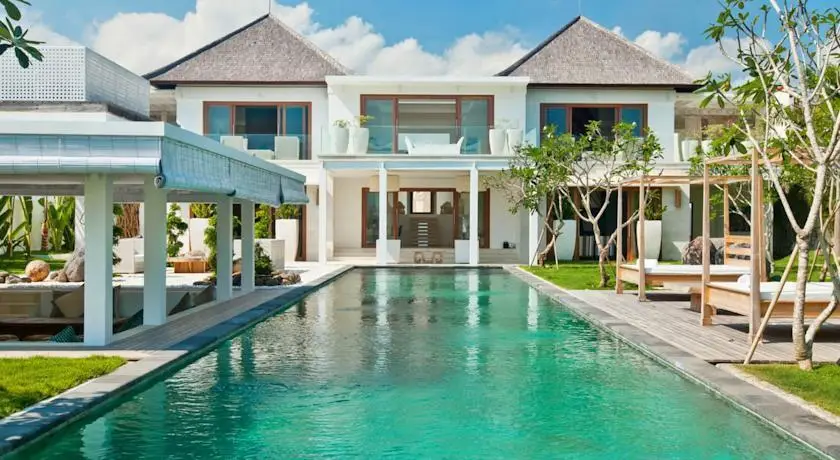 Сесе: Villa Ombak Putih