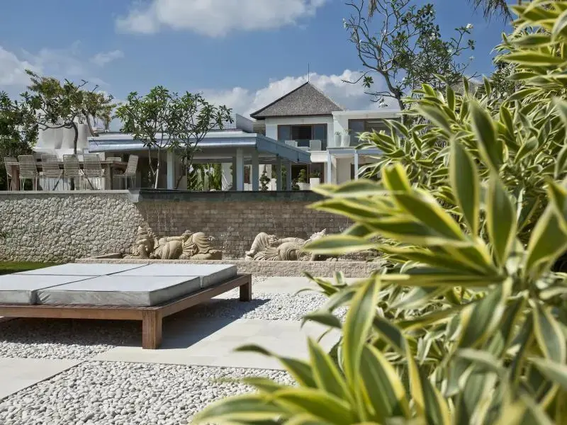 Сесе: Villa Ombak Putih