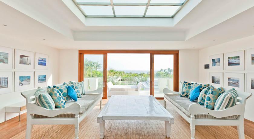 Сесе: Villa Ombak Putih