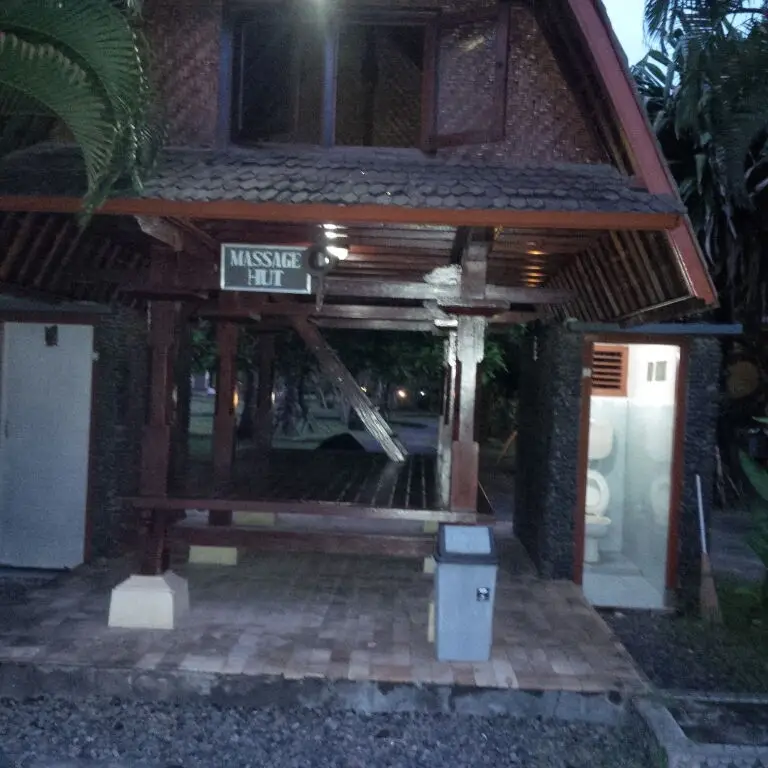 Кута: Suji Bungalow
